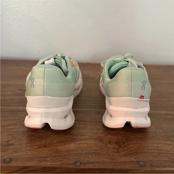 On Running Women's Athletic Shoes, mint green, great condition . Size 8 - Picture 5 of 6